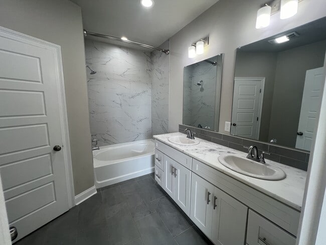 Building Photo - 113 Firethorn Dr