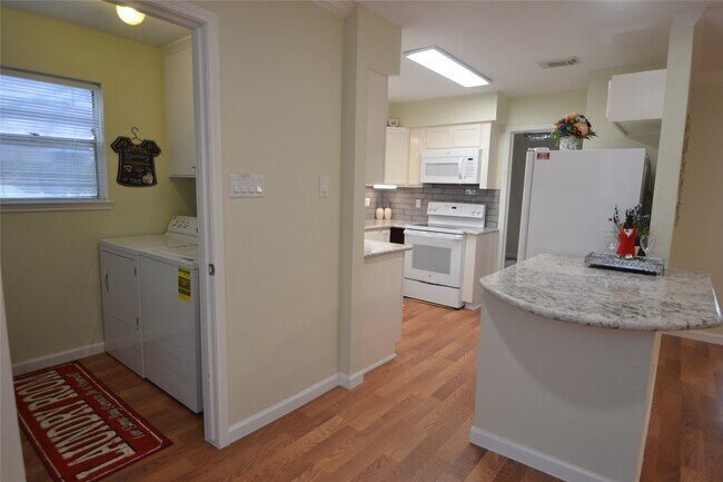 Building Photo - 12711 Westleigh Dr