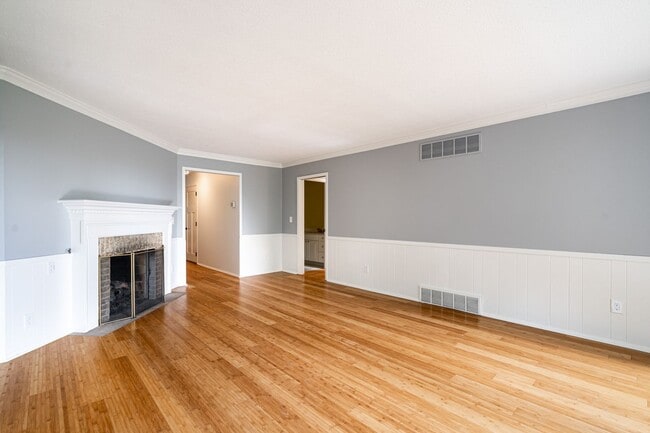 Building Photo - LIVE ON LAKE MICHIGAN IN THIS SPACIOUS CONDO!