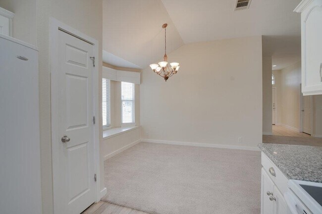 Building Photo - 402 Hickory Tree Dr