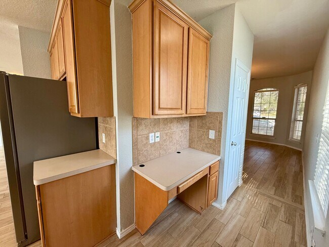 Building Photo - 5 bedroom, 3 bathroom home off TPC Parkway!