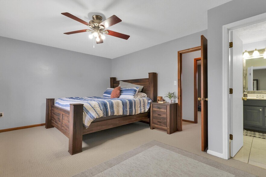 Building Photo - 1060 Pebble Dr