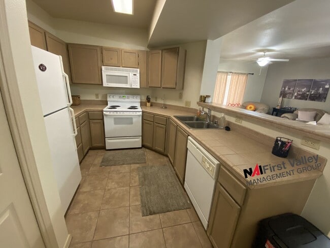 Building Photo - 1 Bedroom, 1 Bath Executive