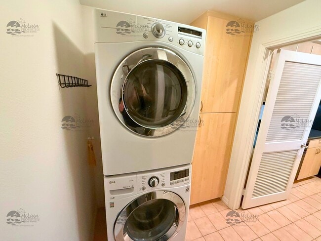 Building Photo - Top Floor 2BD/2BA Condo