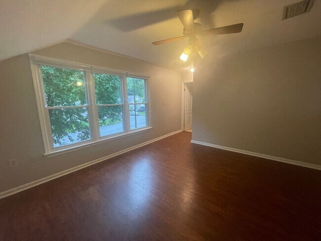 Building Photo - Beautiful home in Riverwalk