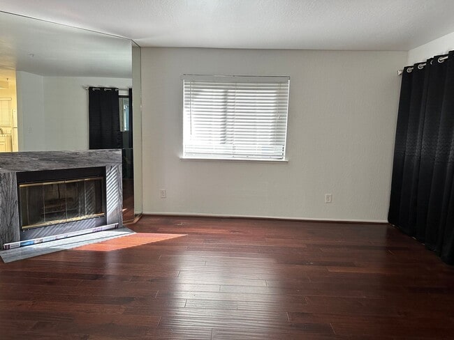 Building Photo - Perfect blend of convenience and comfort 2/2 San Mateo