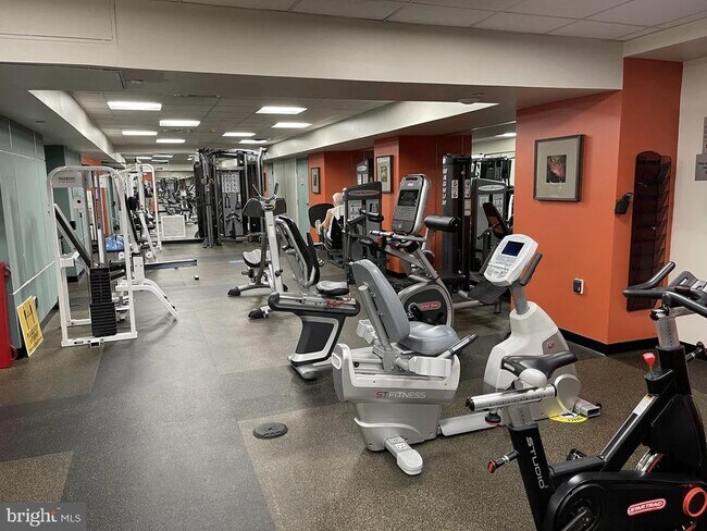 Building Photo - 220 Locust St