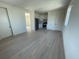 Building Photo - 266 S Mansfield Ave