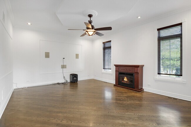 Building Photo - 8105 N Oconto Ave
