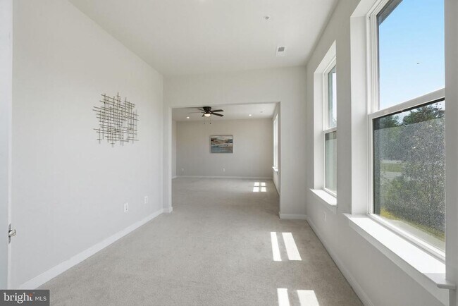 Building Photo - 43830 Middleway Ter