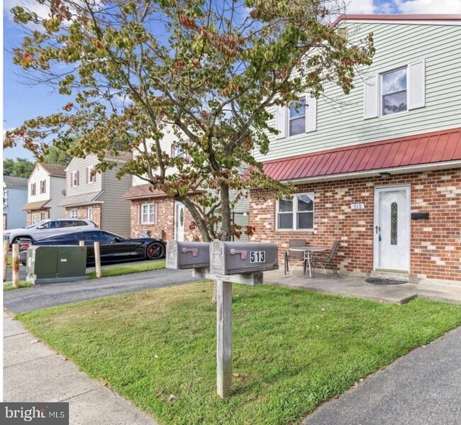 Building Photo - 513 Corinthian Ave