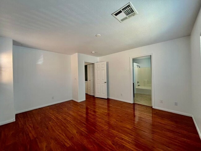 Building Photo - 884 Blue Rosalie Pl