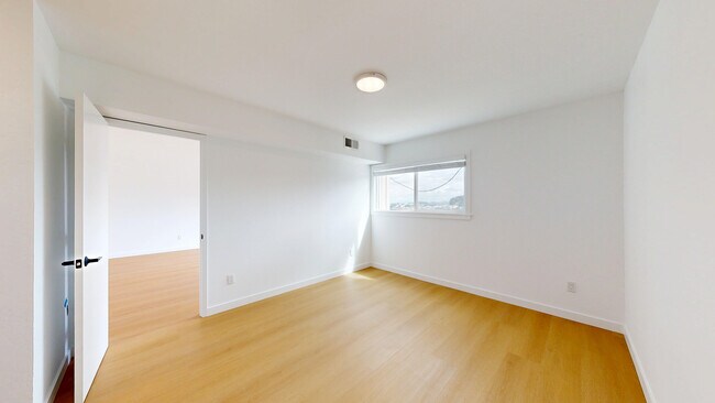 Building Photo - 2035 Castro St