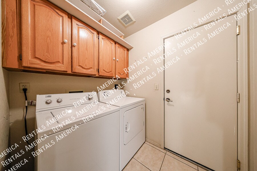 Building Photo - 2720 Leisure World