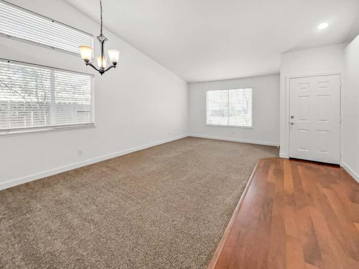 Building Photo - 1041 Shenencock Way