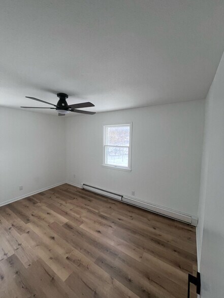 Building Photo - 704 E 14th St