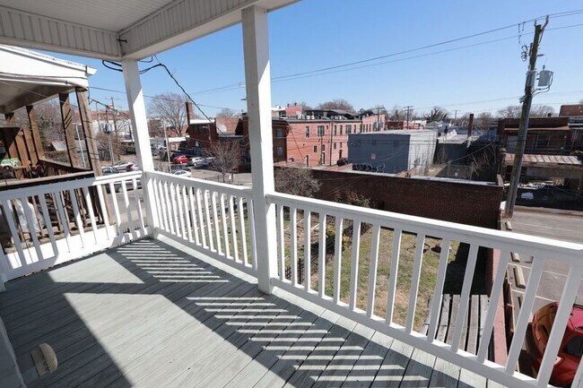 Building Photo - 1402 Bainbridge St