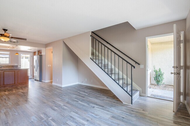 Building Photo - 448 Tava Ln