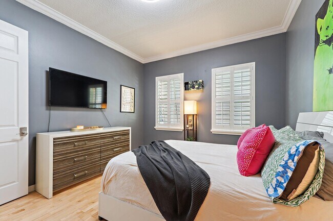 Building Photo - 231 Caravelle Dr