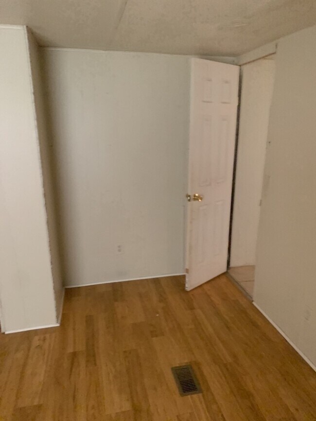 Building Photo - 119 Robin Hood Rd