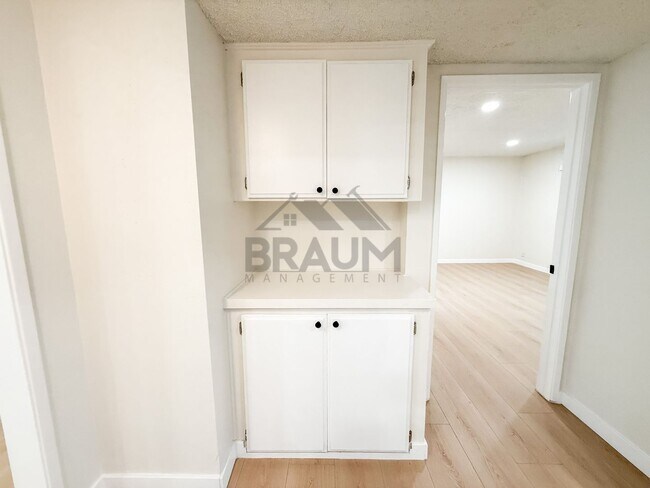 Building Photo - 11007 Hartsook St