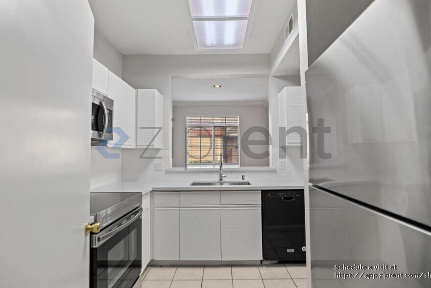 Building Photo - 7054 Dublin Meadows St