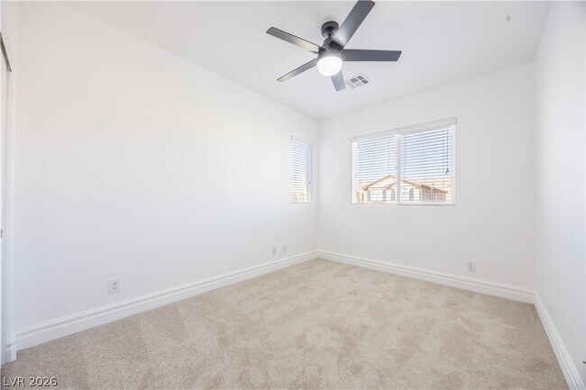 Building Photo - 212 Fairway Woods Dr