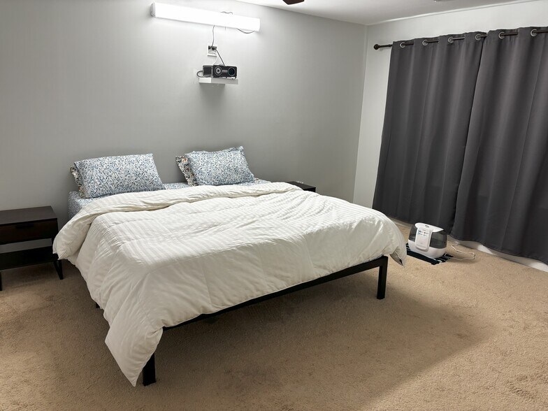 Building Photo - 5600 Moresby Ct