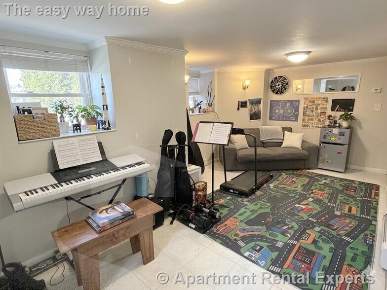 Building Photo - 519 Main St