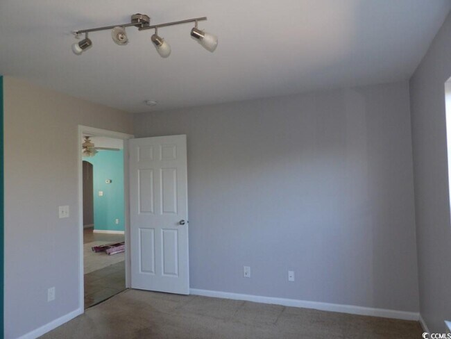 Building Photo - 113 Butkus Dr