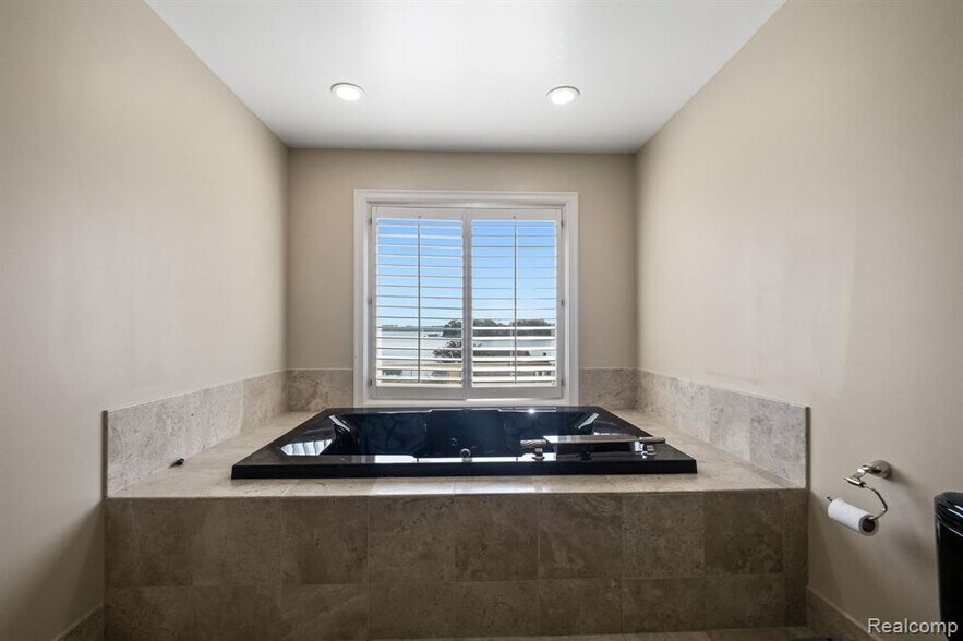 Building Photo - 3782 Pine Lake Knoll Dr