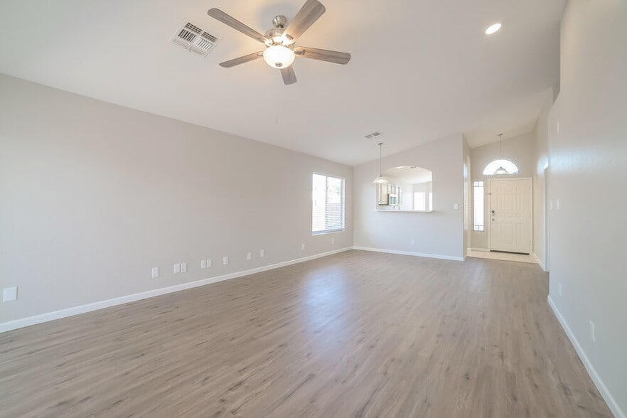 Building Photo - 8808 W Adam Ave