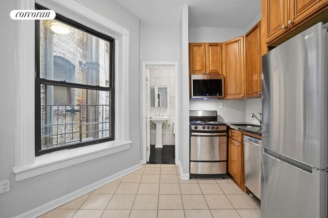 Building Photo - 464 Amsterdam Ave