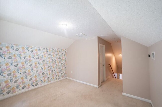 Building Photo - 10 Arbors Cir