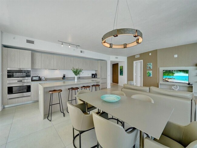 Building Photo - 4111 S Ocean Dr