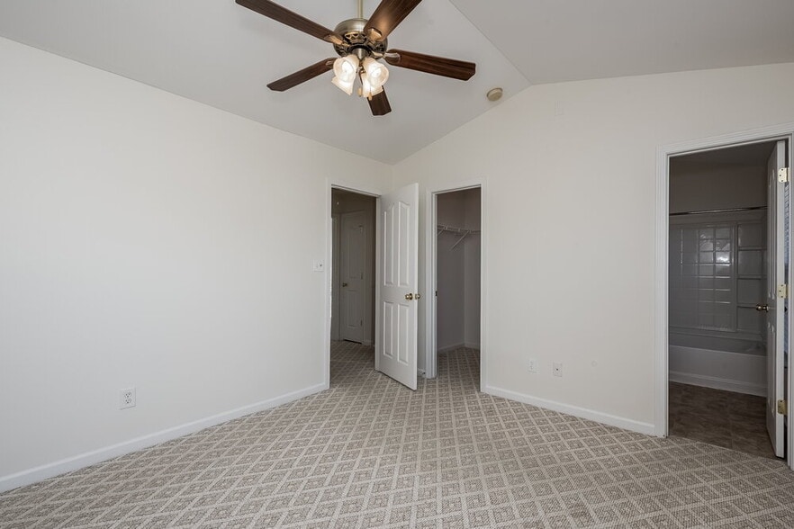 Building Photo - 5010 Stowe Derby Dr
