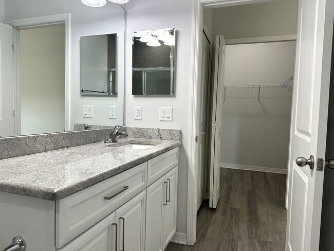 Building Photo - Newer Single Family Home 3-2-2 Seminole