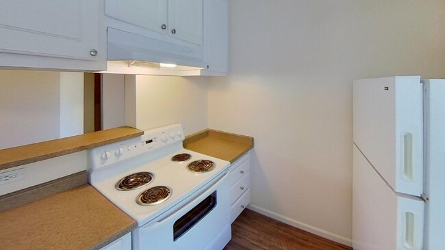 Kitchen - La Salle Apartments