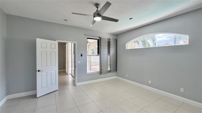 Building Photo - 4860 Chalfont Dr