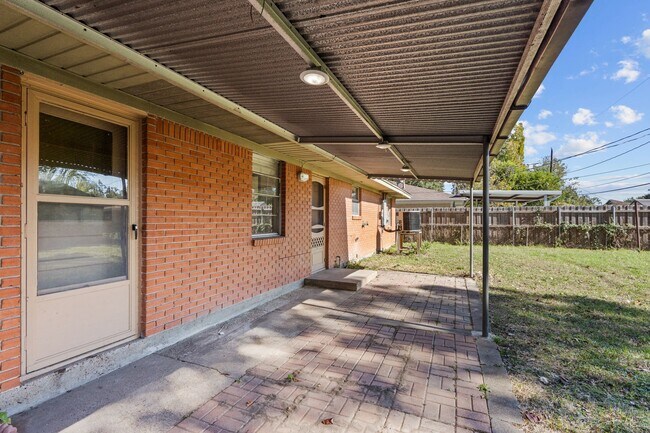 Building Photo - 241 W Rittenhouse St