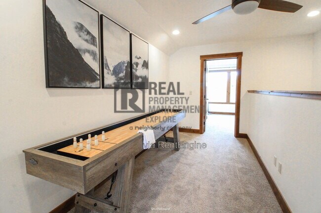 Building Photo - 1029 4th Ave W