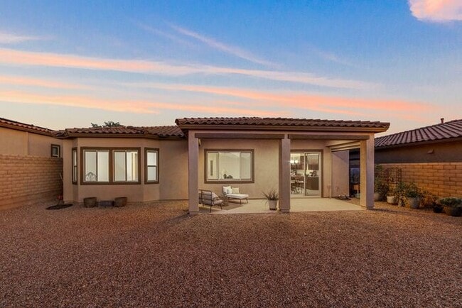 Building Photo - Beautiful home in Gated Dove Mountain Comm...