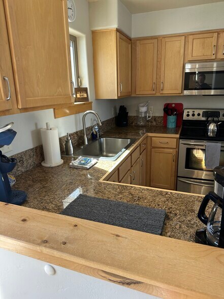 Building Photo - 424 Wolf Park Ln