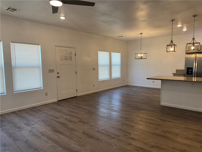 Building Photo - 1729 Ramar Rd