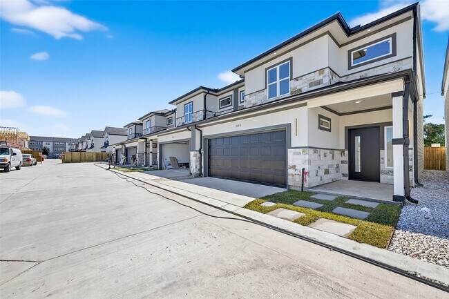 Building Photo - 12315 New Jordan Ln