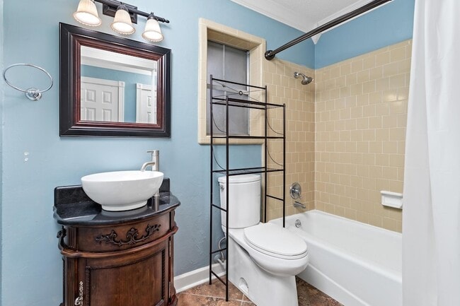 Building Photo - 660 Bancroft Dr