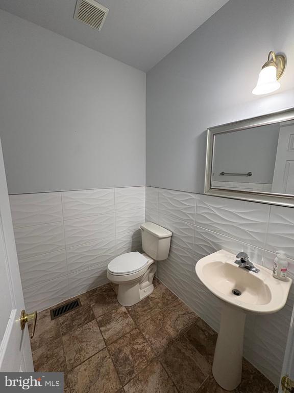 Building Photo - 208 Castle Dr