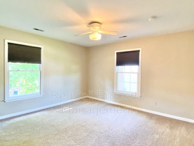 Building Photo - 203 Monty Manor