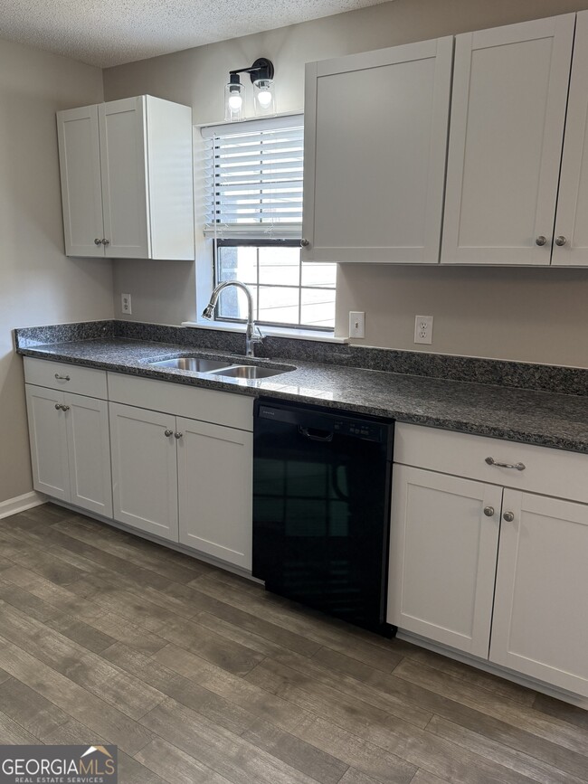 Building Photo - 731 Moon Bridge Rd