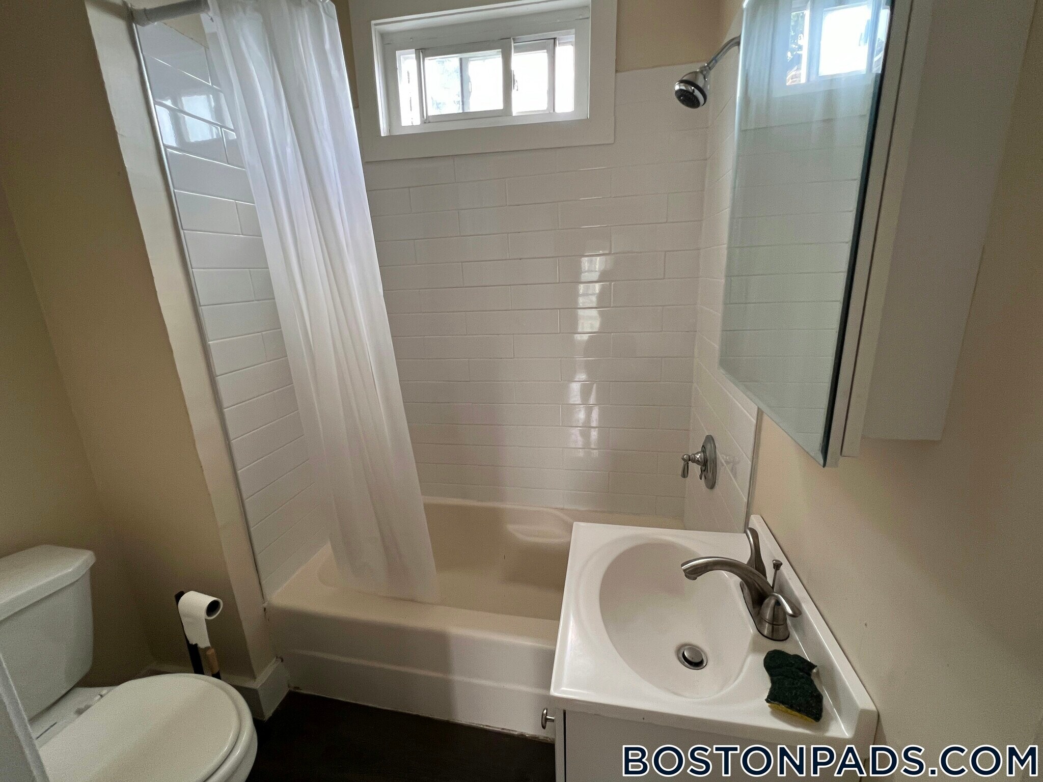 Building Photo - 94 River St